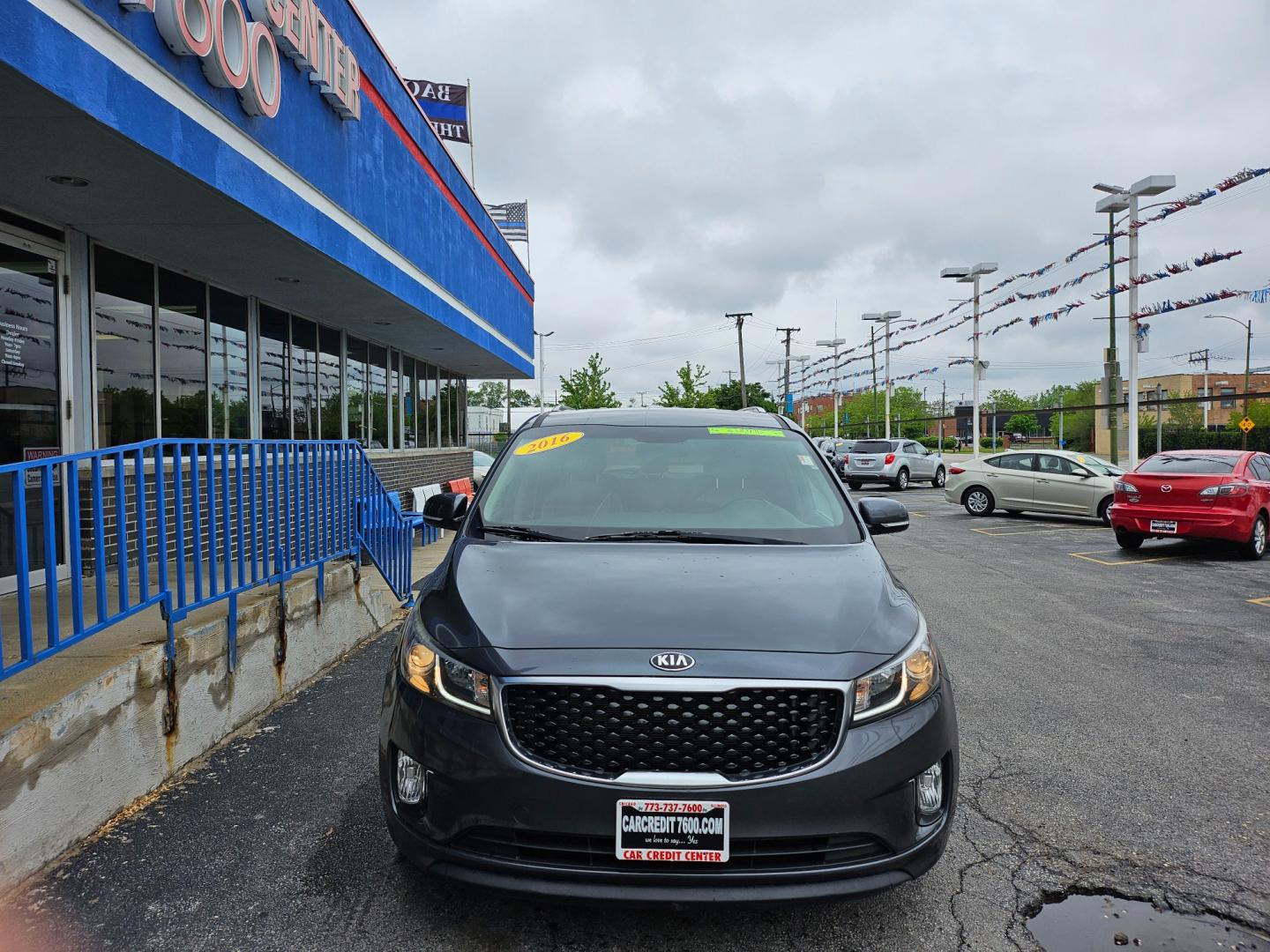 2016 GRAY Kia Sedona EX (KNDMC5C19G6) with an 3.3L V6 DOHC 24V engine, 6-Speed Automatic transmission, located at 7600 S Western Ave., Chicago, IL, 60620, (773) 918-3980, 0.000000, 0.000000 - Photo#2